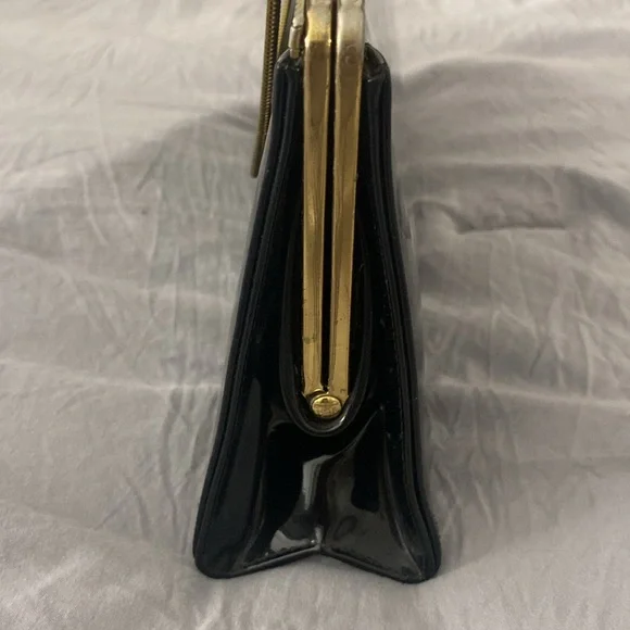 Etra Vintage 1950’s classic Patent Leather Clutch Purse with Gold Hardware - Picture 6 of 14